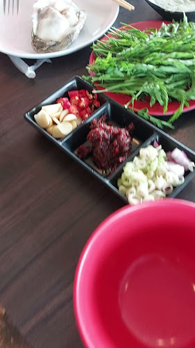 ร้านเนื้อหอม​ ริมมูล​ อุบลราชธานี​ (Nuehom​ Restuarant)​ - เมือง