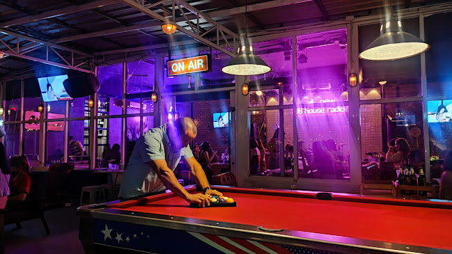 08House Radio - การบริการอาหารและที่พัก