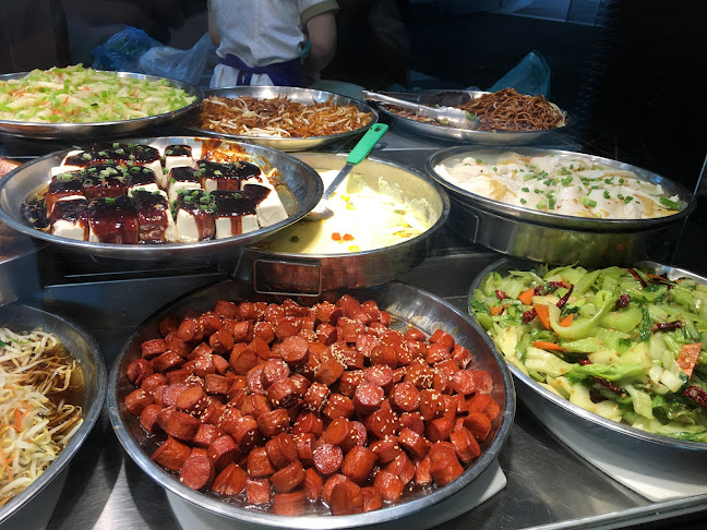 ข้าวต้มรถไฟ - การบริการอาหารและที่พัก