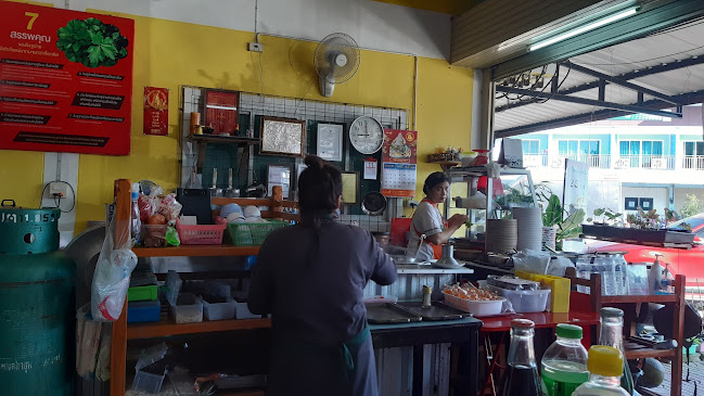 เกาเหลาเลือดหมู สหรส สาขาพะเยา - การบริการอาหารและที่พัก