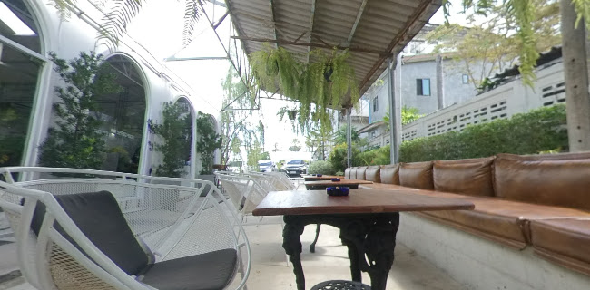 U Cup Coffeebar x Specialty Coffee (ยูคัพ คอฟฟี่บาร์ เอ็กซ์ สเปเชียลตี้คอฟฟี่) - การบริการอาหารและที่พัก