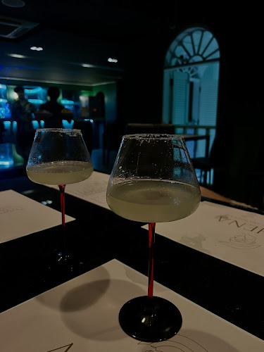 Athena Greek Restaurant - การบริการอาหารและที่พัก