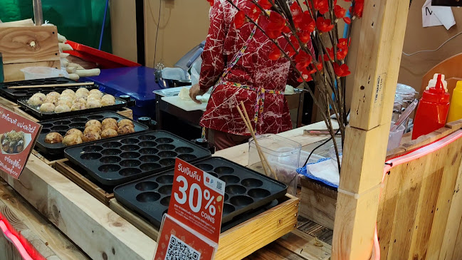 ตลาดต้นสัก สนามบินน้ำ นนทบุรี - การบริการอาหารและที่พัก