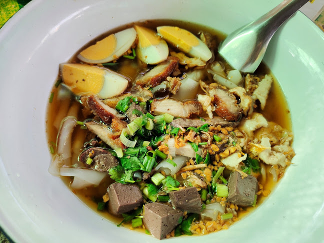 เฮียตี๋ ก๋วยเตี๋ยว & ก๋วยจั๊บ รสเด็ด วัดสระบัวเกลื่อน