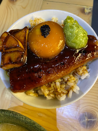 Hashi Japanese Restaurant & Izakaya - การบริการอาหารและที่พัก