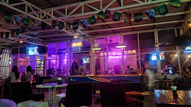 08House Radio - การบริการอาหารและที่พัก