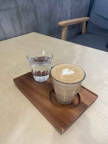 Opinii despre HYPE Coffee Bar (ที่จอดรถอยู่ชั้นใต้ดิน ทางลงอยู่ติดกับร้าน) în อำเภอหาดใหญ่ - การบริการอาหารและที่พัก