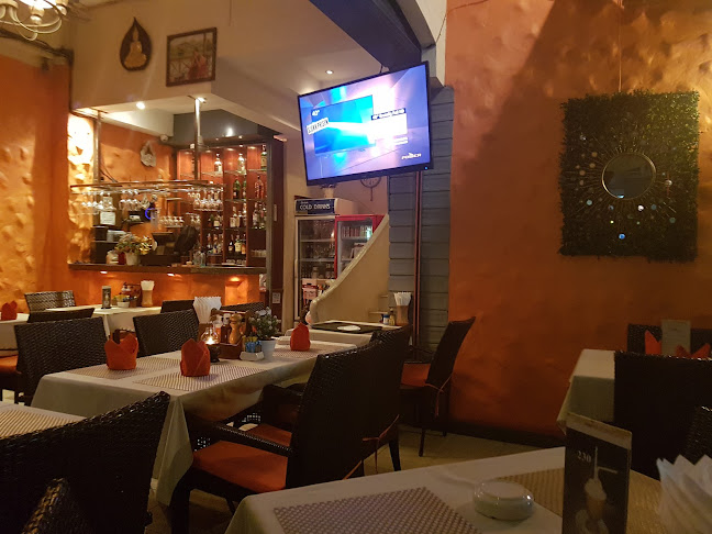 Friends cafe Jomtien - การบริการอาหารและที่พัก