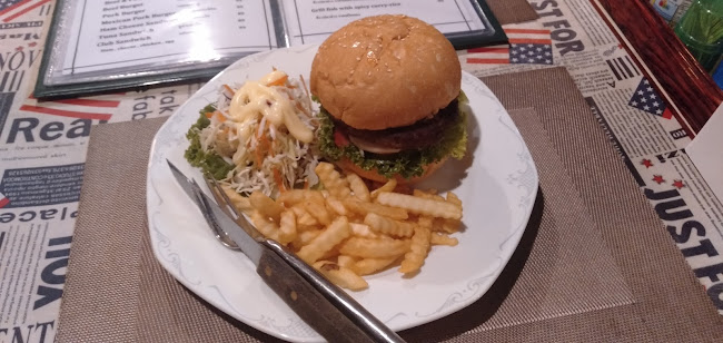 IRISH GRILL Steak House - การบริการอาหารและที่พัก