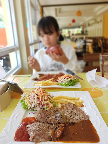 Opinii despre ร้านเฮือนไม้สเต็กอุบลราชธานี în อำเภอเมืองอุบลราชธานี - การบริการอาหารและที่พัก