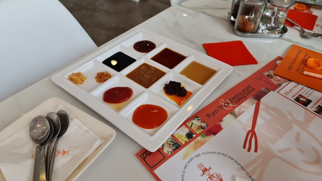 ร้านอาหาร และโรงเรียนสอนทำอาหารไทย ปุ้ม - อำเภอกะทู้