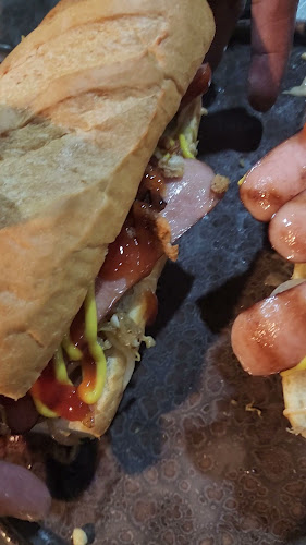 Aree's Kitchen & Lounge