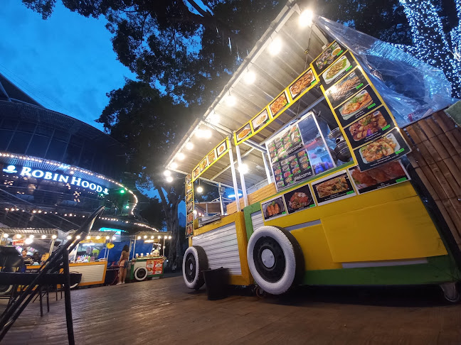 Opinii despre แม่พร ซีฟู๊ด ดิ อเวนิว พัทยา ( Porn Seafood Avenue Pattaya) în อำเภอบางละมุง - การบริการอาหารและที่พัก