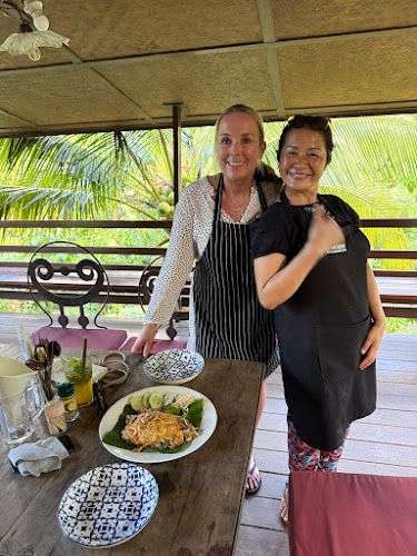 Mr. Dee Chilling Hill Bar - อำเภอเกาะสมุย