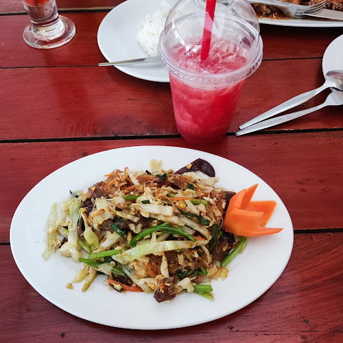 Red Chair - การบริการอาหารและที่พัก