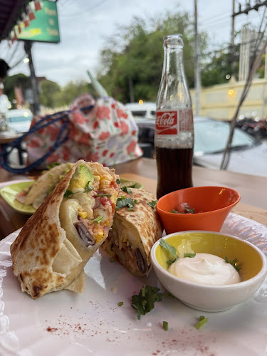 9, 1 ถนน ดีบุก ตำบลตลาดใหญ่ อำเภอเมืองภูเก็ต ภูเก็ต 83000