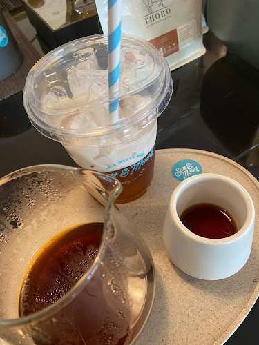 Sun & Moon Café - การบริการอาหารและที่พัก