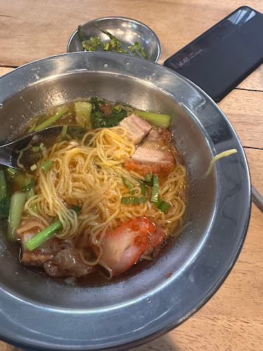 94/4 ถ. ปฏิพัทธิ์ ตำบลตลาดเหนือ อำเภอเมืองภูเก็ต ภูเก็ต 83000