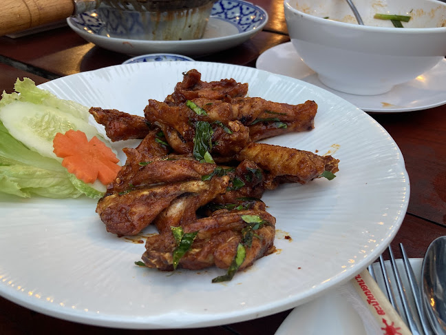 No.6 Restaurant Up The Hill - การบริการอาหารและที่พัก