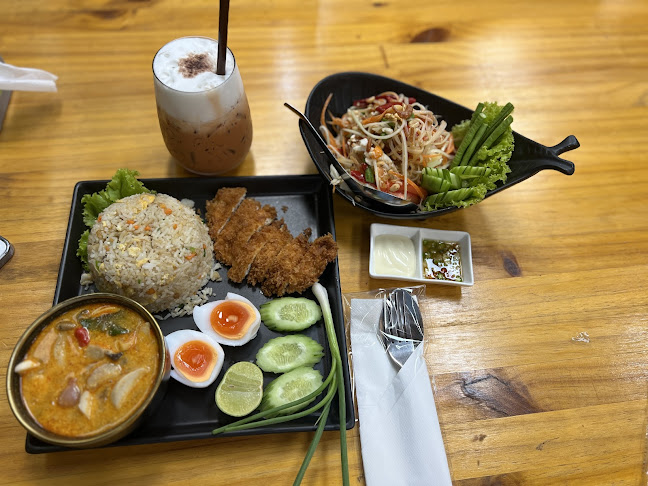 Opinii despre บ้านสวนคาเฟ่ แอนด์ เรสเตอรองส์ în อำเภอหาดใหญ่ - การบริการอาหารและที่พัก