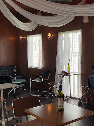 Tim’s Coffee - การบริการอาหารและที่พัก