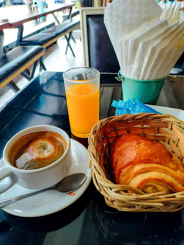 ลาฟาบริคเฟรนเบเกอรี่ - การบริการอาหารและที่พัก