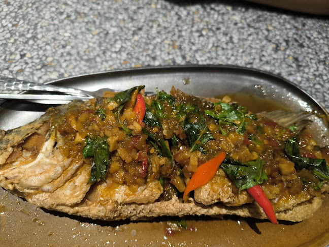 Cave Beach Club - การบริการอาหารและที่พัก