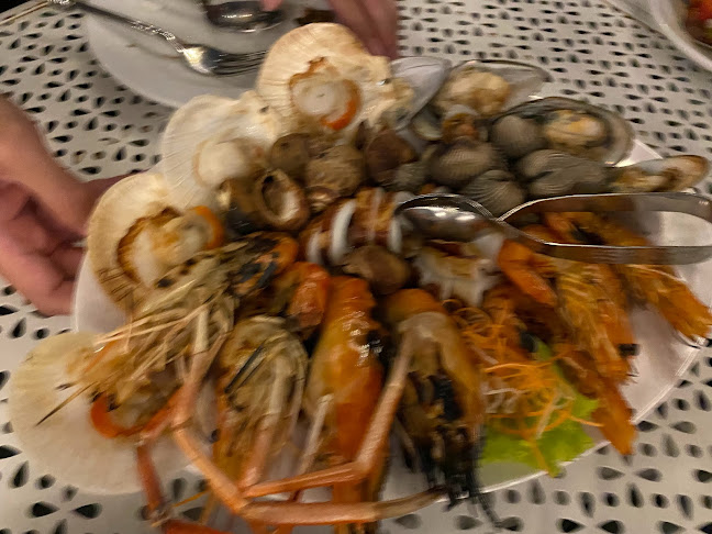 IMPACT Lakefront - การบริการอาหารและที่พัก