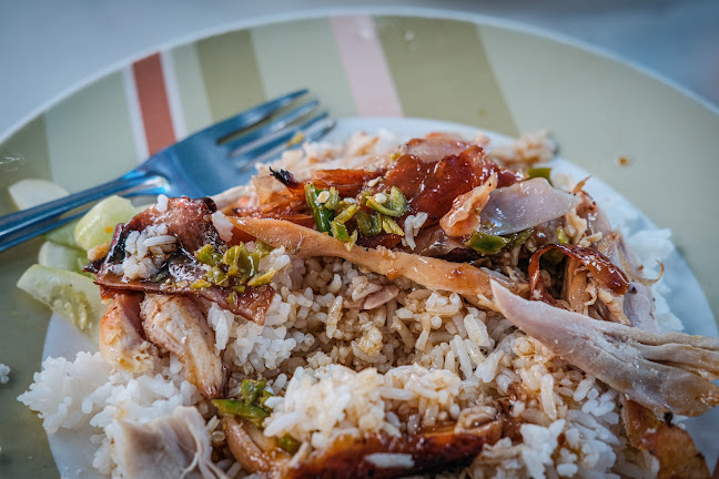 Hongyok Pork Red Rice - ข้าวหมูแดงหงษ์หยกนครปฐม(ริมคลอง)