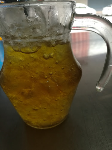 ขาหมูเมืองทอง - การบริการอาหารและที่พัก