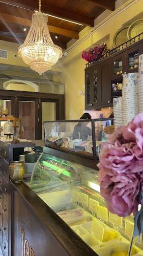 ทอรี่ ไอศกรีม - การบริการอาหารและที่พัก