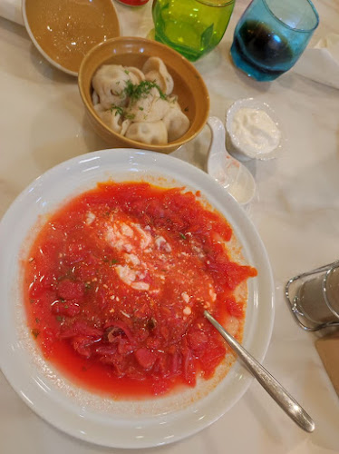 Opinii despre Русский ресторан "Подсолнух" în district - การบริการอาหารและที่พัก