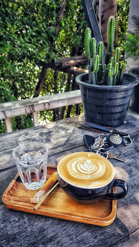 Opinii despre COFFEE I NEED U CAFE' în อำเภอบางพลี - การบริการอาหารและที่พัก