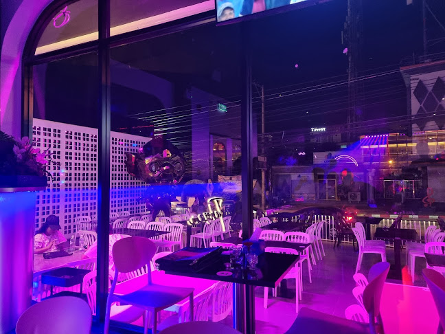 Tah Siam Music&Cafe ท่าสยามมิวสิคแอนด์คาเฟ่ พัทยา - การบริการอาหารและที่พัก