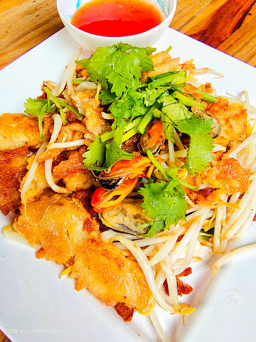 ไก่ต้มน้ำปลากาญจนา - การบริการอาหารและที่พัก