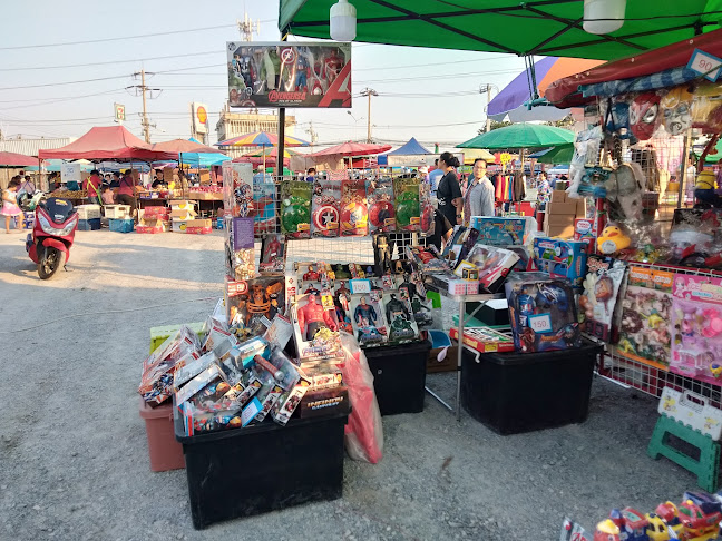 ตลาดร่มไทร ปากเกร็ด-ติวานนท์ - การบริการอาหารและที่พัก