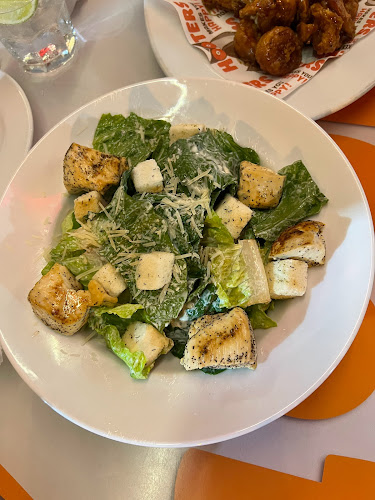 Opinii despre Hooters Phuket | American Restaurant & Sports Bar în อำเภอกะทู้ - การบริการอาหารและที่พัก