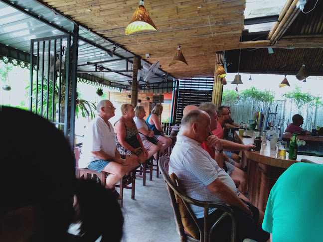Beach Side Bistro - การบริการอาหารและที่พัก