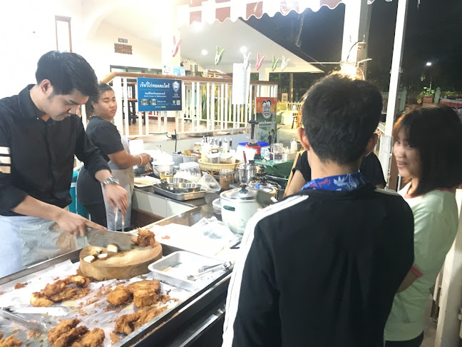 บ้านรั้วขาว ตรงข้ามประตู 11 ถนน วงศ์สวรรค์ อำเภอเมืองนครสวรรค์ นครสวรรค์ 60000