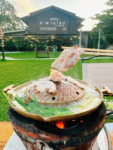 Opinii despre ร้านสะพานโยง จ.ศ. ๑๒๗๙ în อำเภอเมืองนครปฐม - การบริการอาหารและที่พัก