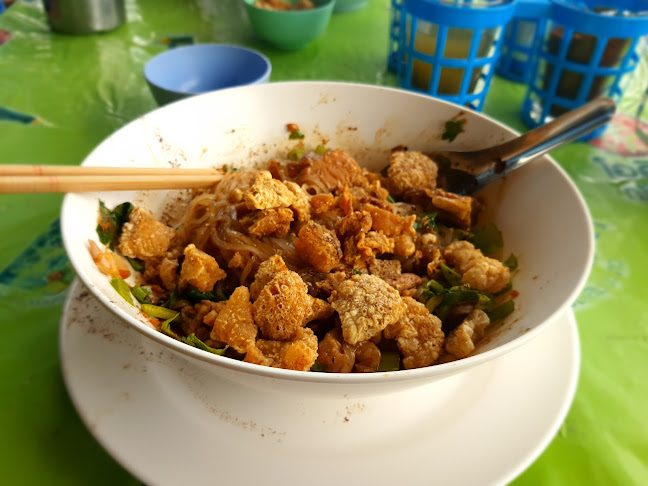 นายเก่งคลองสี่ ก๋วยเตี๋ยวเนื้อวัวรสเยี่ยม - การบริการอาหารและที่พัก