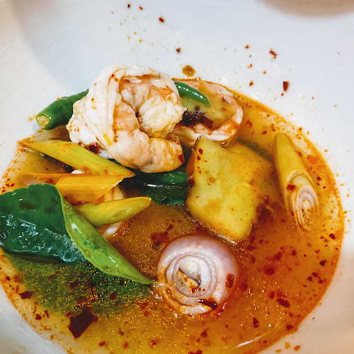 ร้านอาหาร และโรงเรียนสอนทำอาหารไทย ปุ้ม