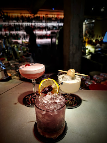 Sin Tonic Bar Hatyai - การบริการอาหารและที่พัก