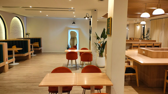 Ruma Cafe & Co-Working Space - การบริการอาหารและที่พัก