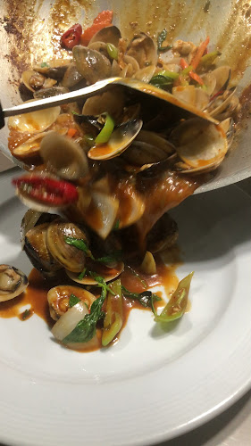 THE NEW Restaurant - การบริการอาหารและที่พัก