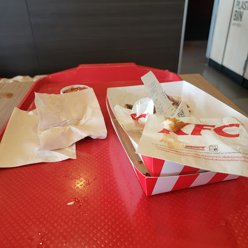 Opinii despre KFC Big C Ubonratchathani în อำเภอเมืองอุบลราชธานี - การบริการอาหารและที่พัก