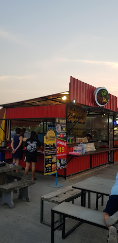 ตลาดสวนสุพรรณ - การบริการอาหารและที่พัก