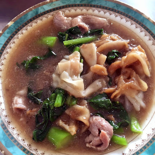 ยอดผักเมืองทอง ราดหน้า - อำเภอปากเกร็ด