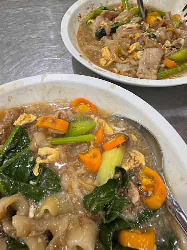 Opinii despre ยอดผักเมืองทอง ราดหน้า în อำเภอปากเกร็ด - การบริการอาหารและที่พัก