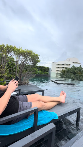 Opinii despre The Cloud Rooftop Pool Bar în อำเภอกะทู้ - การบริการอาหารและที่พัก